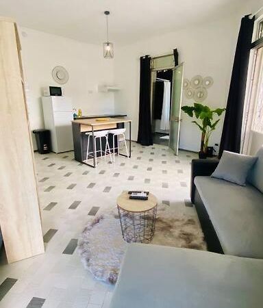 Urban Zen Appart Spacieux Studio Atypique Avec Bain A Remous Proche De Tout Пойнт а Питр Екстериор снимка