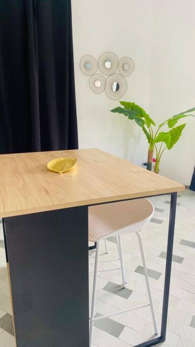Urban Zen Appart Spacieux Studio Atypique Avec Bain A Remous Proche De Tout Пойнт а Питр Екстериор снимка