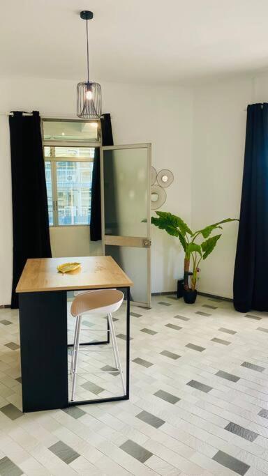 Urban Zen Appart Spacieux Studio Atypique Avec Bain A Remous Proche De Tout Пойнт а Питр Екстериор снимка