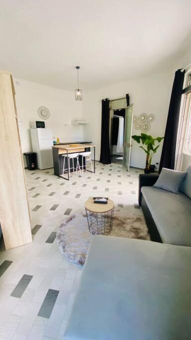 Urban Zen Appart Spacieux Studio Atypique Avec Bain A Remous Proche De Tout Пойнт а Питр Екстериор снимка